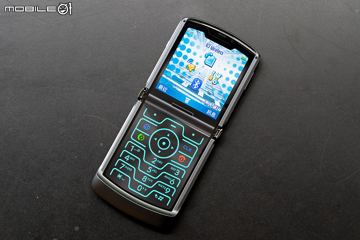 刀鋒來襲!Motorola Razr 5G 11/16開賣 售五萬有找