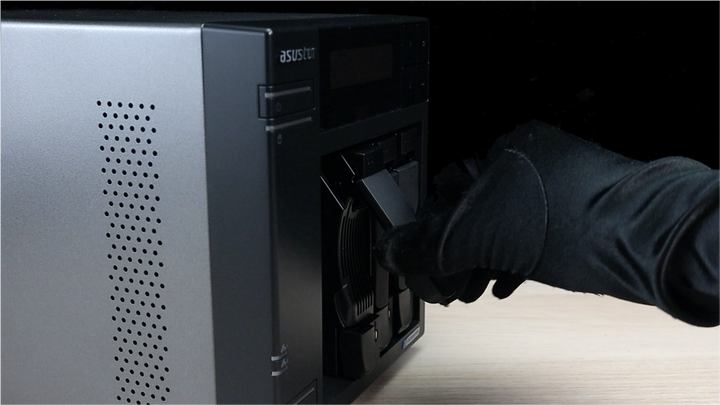安裝 NAS 華芸 AS6604T,上機 HDD + M.2 SSD