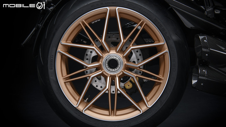 【海外快訊】聯名超跑品牌 DUCATI Diavel 1260 Lamborghini 貴氣登場!