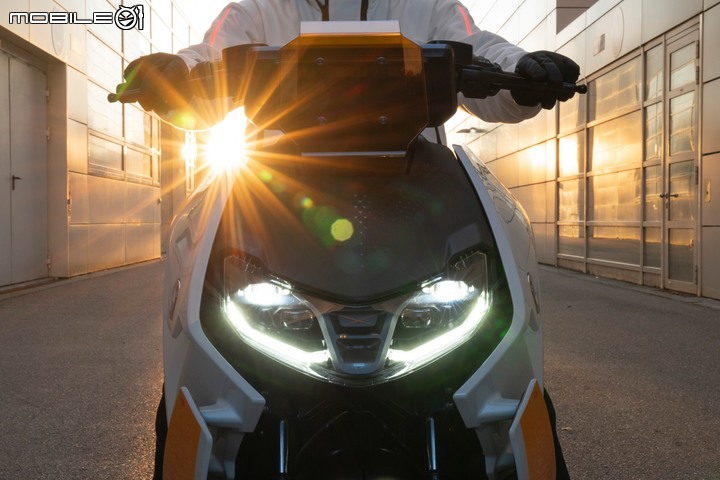 【海外快訊】電動二輪的未來？BMW Motorrad Definition CE 04 首次亮相