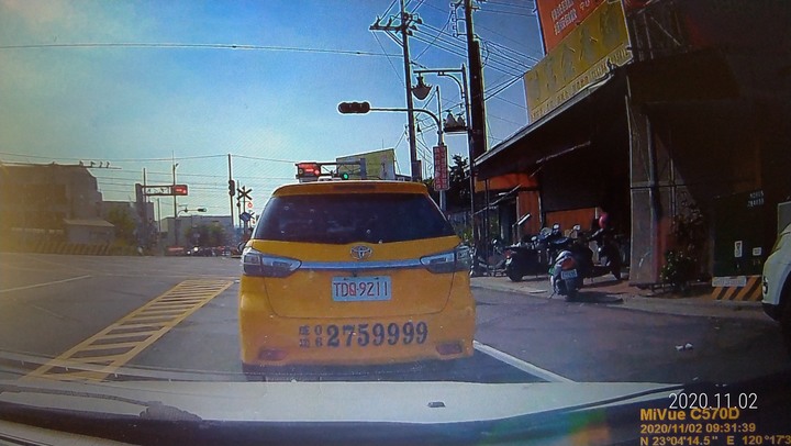 說個笑話，都是道路設計有問題才會被迫違規