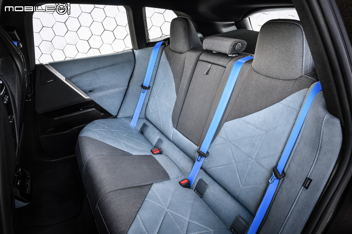 BMW iX 全球首度曝光!將擔任品牌電動休旅旗艦,擁有500hp、600km續航力!