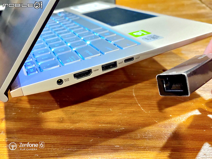 點我看大圖 ZenBook UX434F內建雙螢幕能多工作業也能上班偷閒