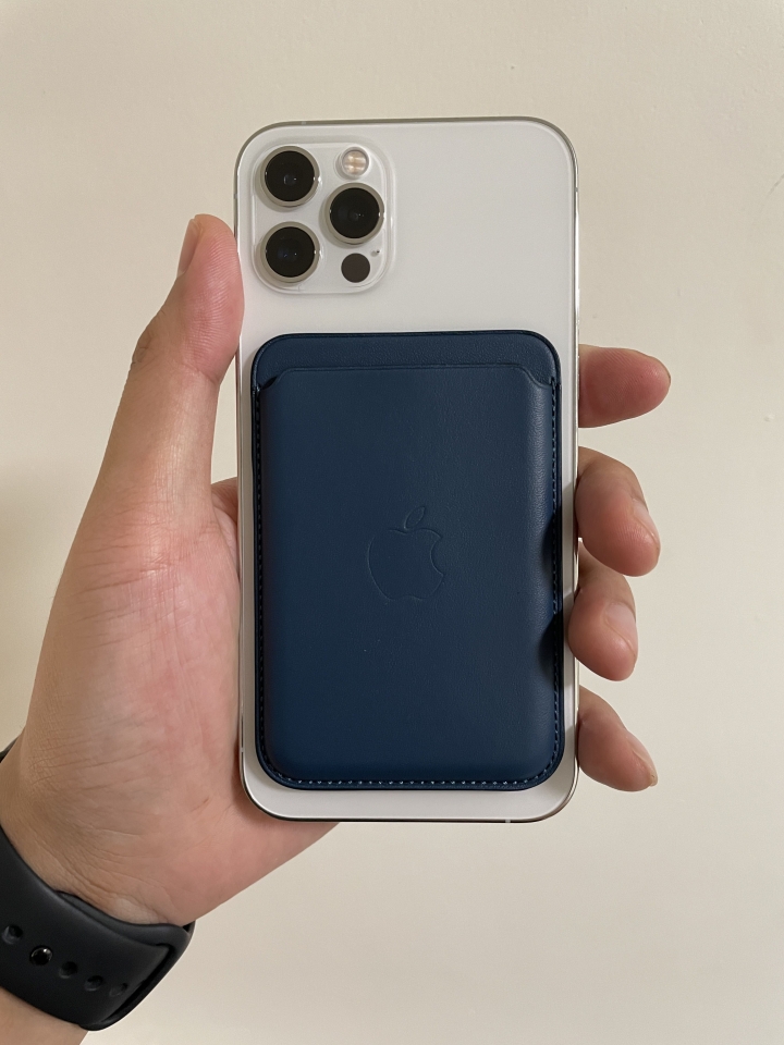 iPhone 12 / 12 Pro 原廠矽膠套 / 皮革卡套開箱