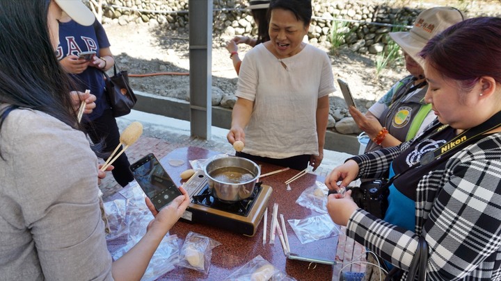 ★南投國姓★【糯米橋客家庄農遊微旅行】茄苳神木/阿坤香茅工坊絲瓜皂DIY/梅庄休閒渡假中心泡腳/糯米橋咖啡工坊DIY。