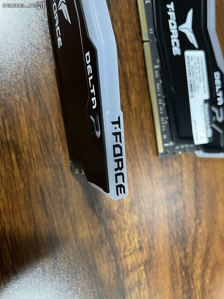 點我看大圖 簡約風格 T-Force Delta RGB DDR4-3600 簡單開箱