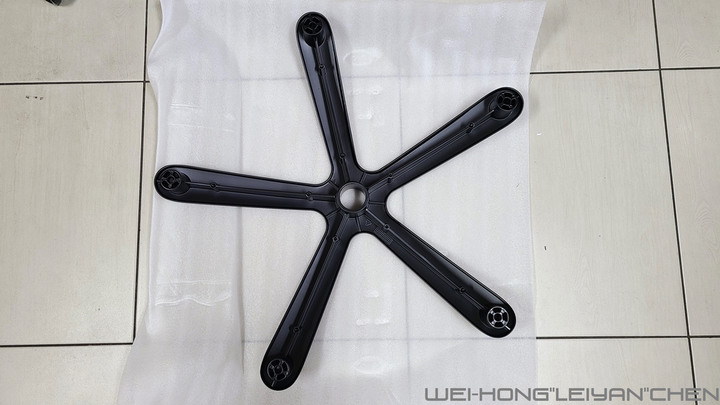 點我看大圖 霸氣外露-ASUS ROG信仰RGB電競椅 CHARIOT (SL300C)