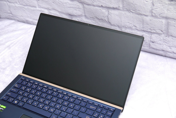 雙螢幕蹦出新滋味 ASUS ZenBook 15 UX534FTC