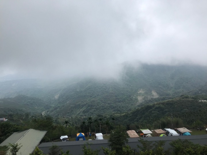 南投｜瑞櫻山莊露營區 + 竹山向日葵花海