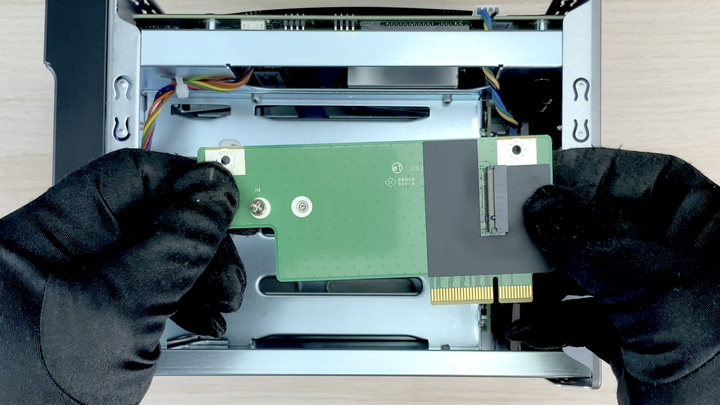 安裝 NAS 華芸 AS6604T,上機 HDD + M.2 SSD