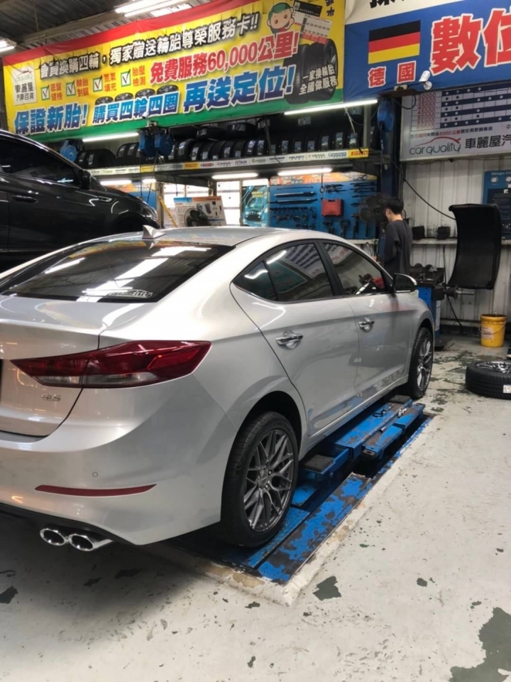 Hyundai Elantra 換新鞋（圖多）