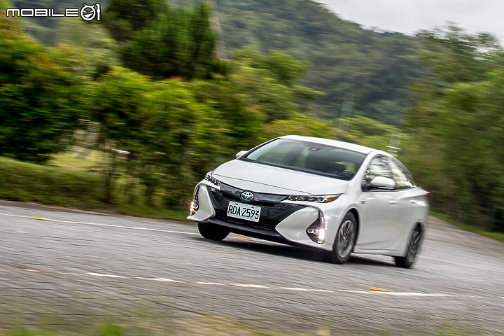 Toyota Prius PHV 試駕,125.9 萬買插電式油電車!