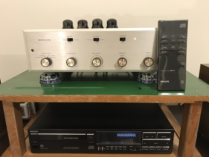 點我看大圖 我的二號CD Player——Philips CD304 MKII