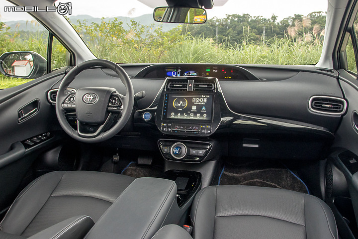 Toyota Prius PHV 試駕,125.9 萬買插電式油電車!