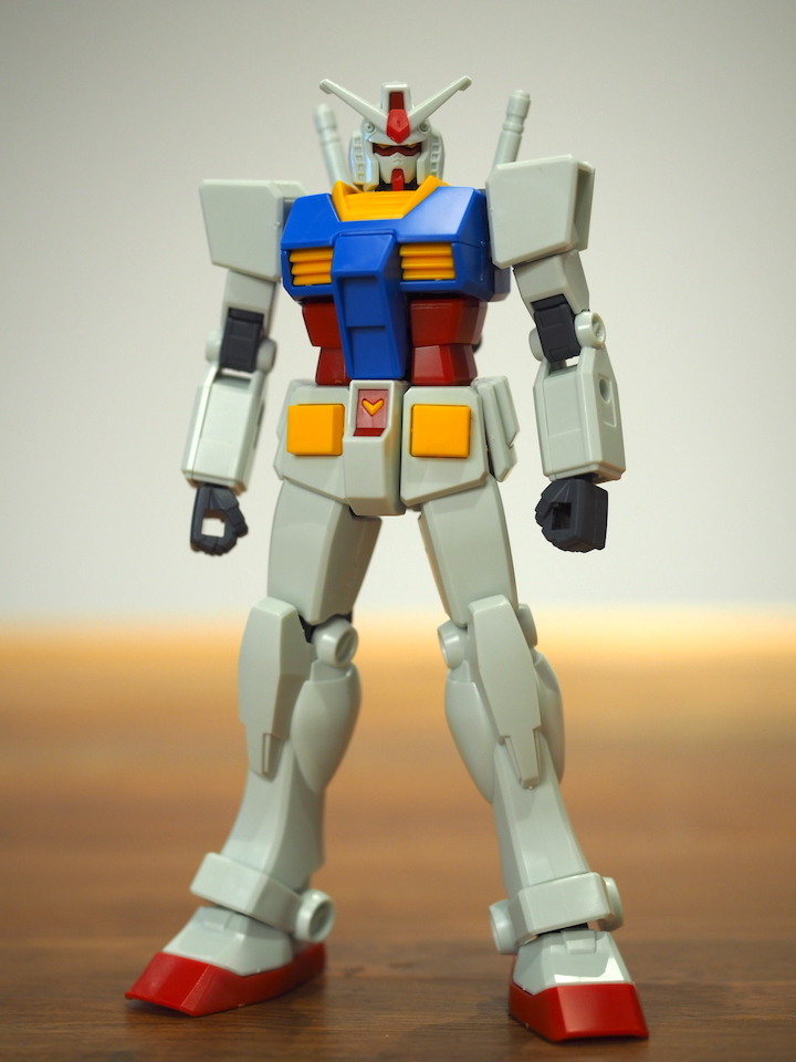 BANDAI EG 1/144 RX-78-2 GUNDAM 免工具入門級鋼彈模型實作