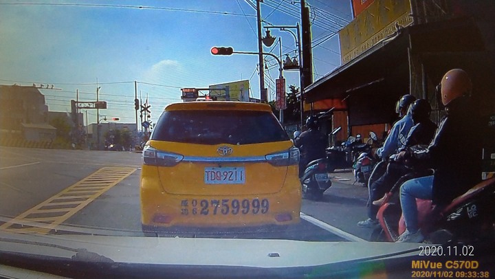 說個笑話，都是道路設計有問題才會被迫違規