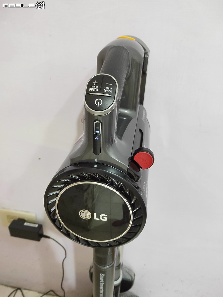 LG 濕拖清潔機器人選親雷台秀  LG A9K挑戰A9+誰與爭峰