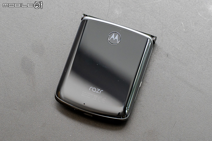 刀鋒來襲!Motorola Razr 5G 11/16開賣 售五萬有找