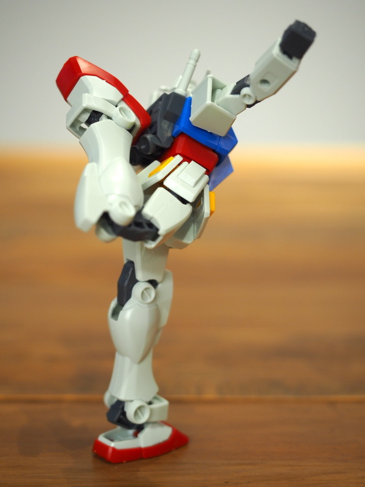 BANDAI EG 1/144 RX-78-2 GUNDAM 免工具入門級鋼彈模型實作