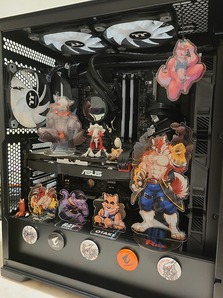 [風行無阻] LIANLI 聯力 Lancool 215 E-ATX機殼 兼具散熱&防塵&顏值的平價選擇