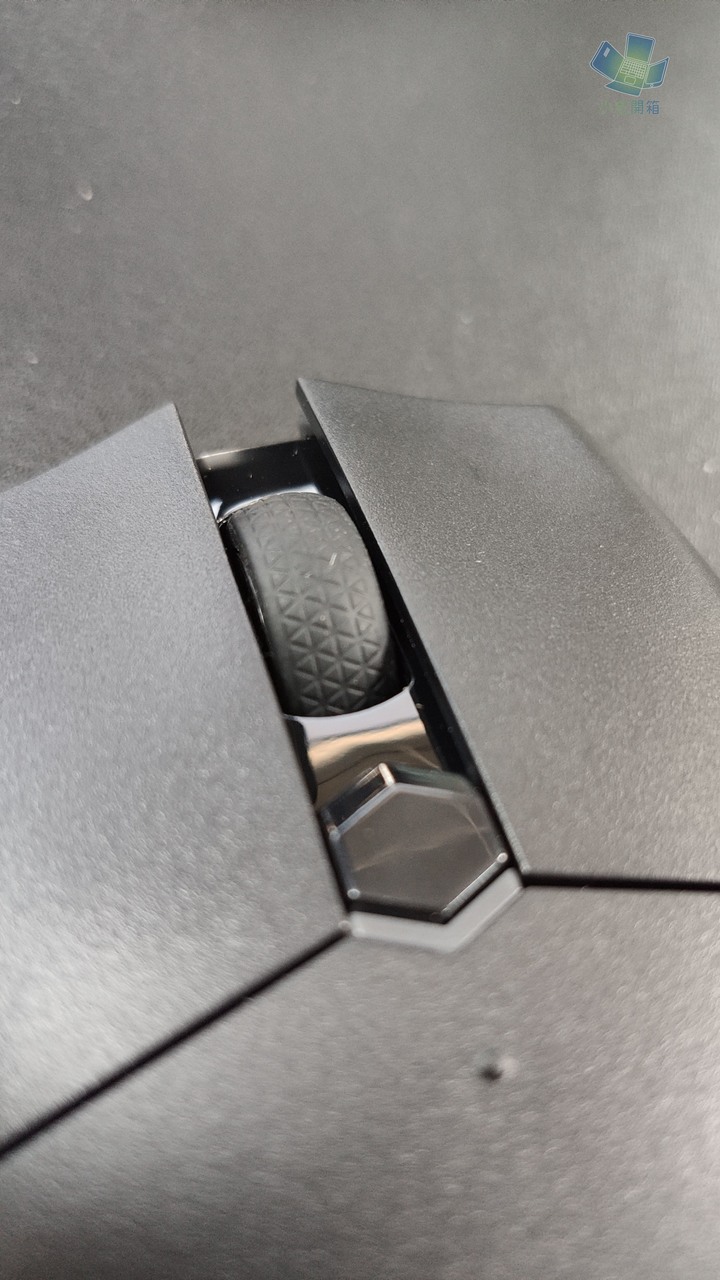 【小宅開箱】 Corsair Katar Pro Wireless 無線電競滑鼠 上手輕量快艇到港！