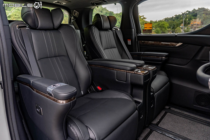 Toyota Alphard Hybrid 試駕|真 • 平穩舒適油電就對了