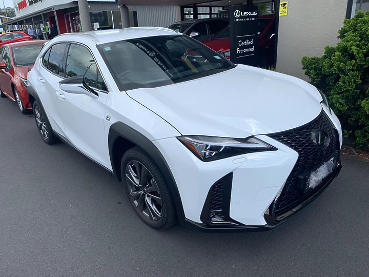 UX 200 F Sport