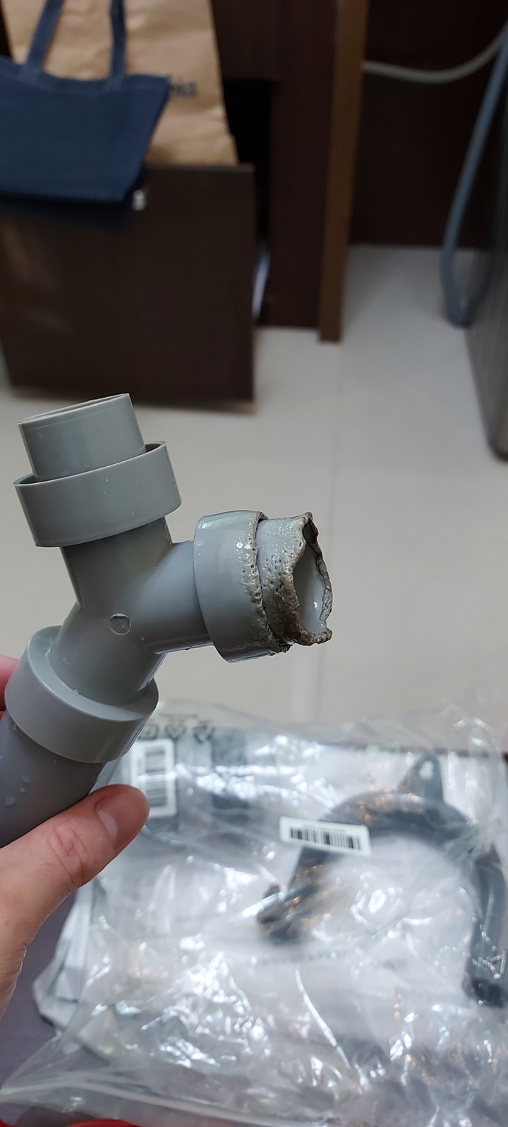 東源物流司機幹走我洗衣機的板手，再去MOMO買大家電我就是白癡