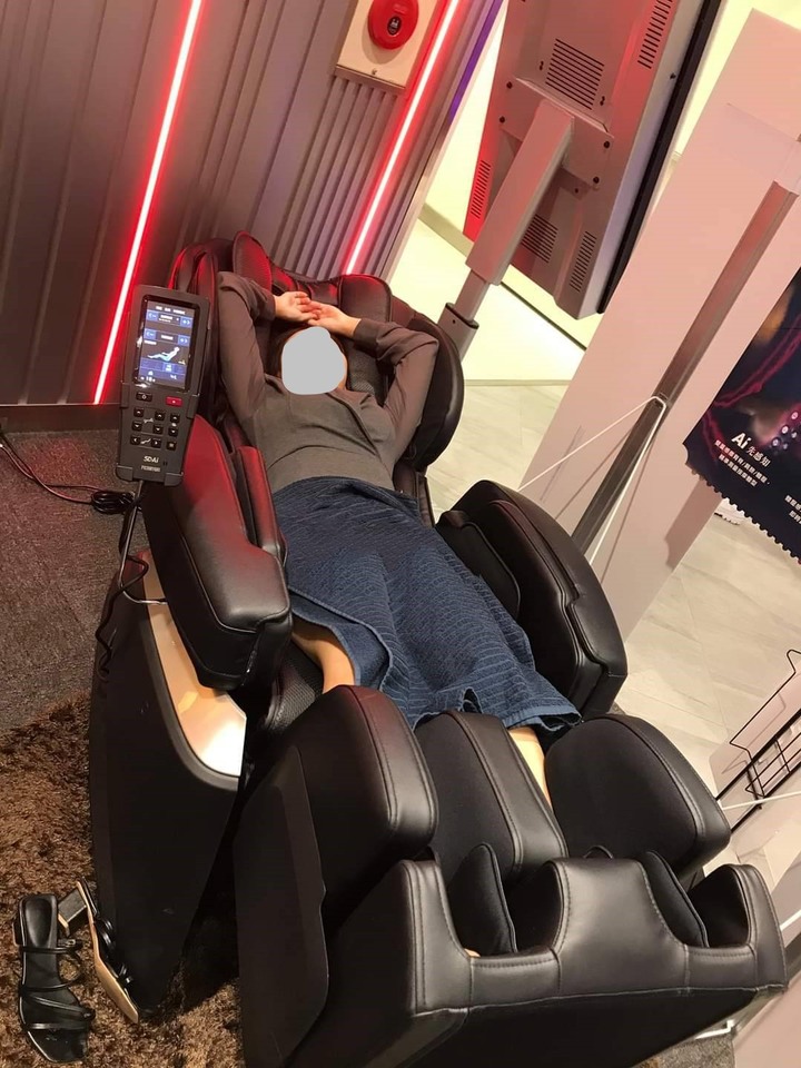 點我看大圖 頂級按摩椅比較:Tokuyo Panasonic王者之座、OSIM uDream 5感養身椅、喬山5D-AI按摩椅