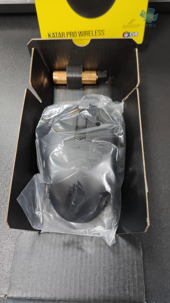 【小宅開箱】 Corsair Katar Pro Wireless 無線電競滑鼠 上手輕量快艇到港！