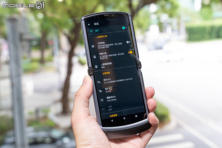 刀鋒來襲！Motorola Razr 5G 11/16開賣 售五萬有找