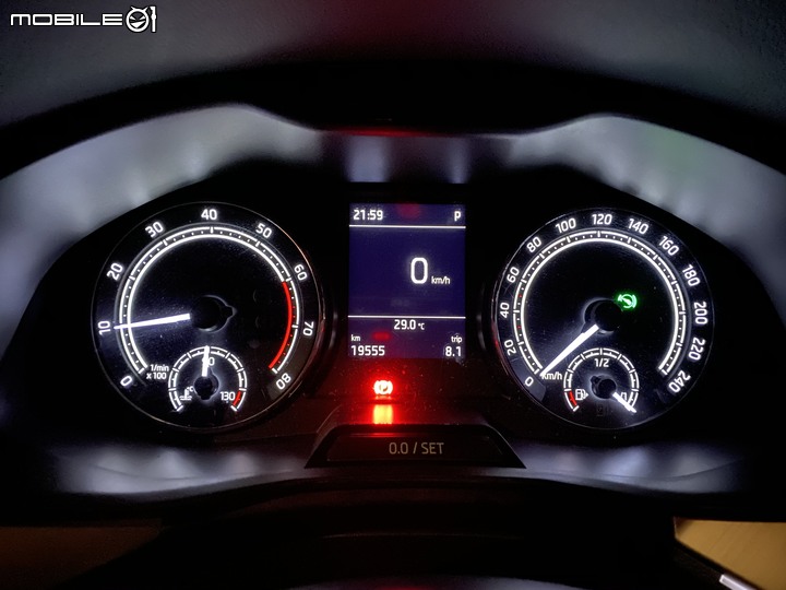 揮別舊愛,踏上綠階梯--Skoda Scala 1.0TSI 開箱!