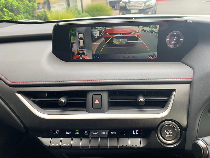 UX 200 F Sport