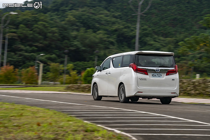 Toyota Alphard Hybrid 試駕｜真 • 平穩舒適油電就對了