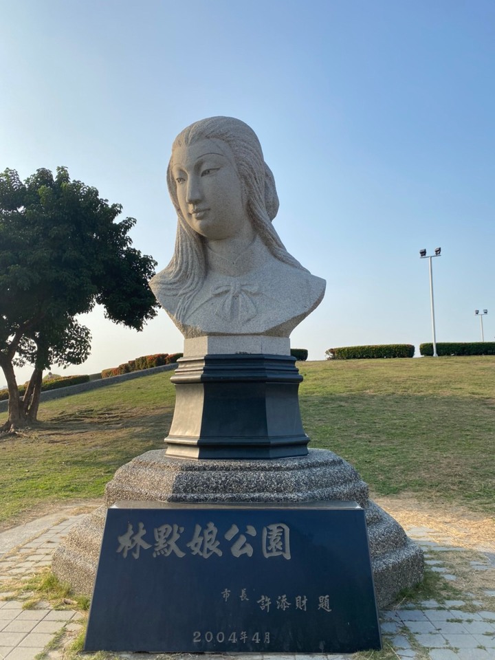 ├台南安平┤週末同樂好去處 ~ 林默娘紀念公園 ♥ 放風箏•吹泡泡•遛毛小孩