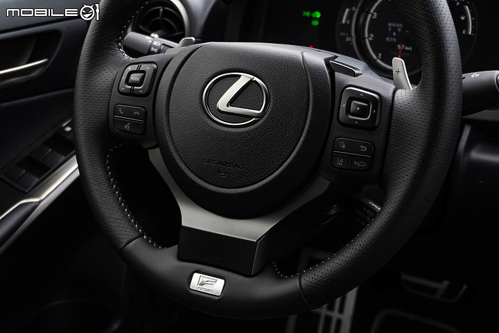 Lexus IS 300h F Sport 試駕｜帥勁操控 全面進化！