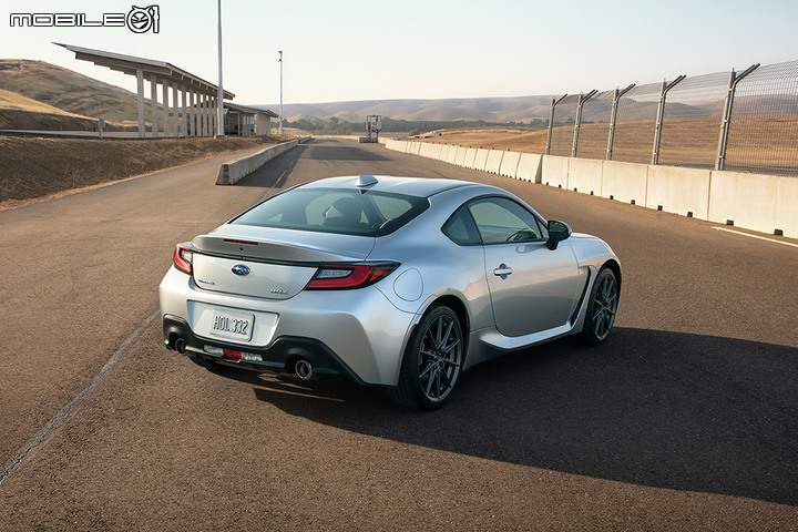 全新一代Subaru BRZ發表問世,動力改用2.4升自然進氣,同時預覽大改款86樣貌!