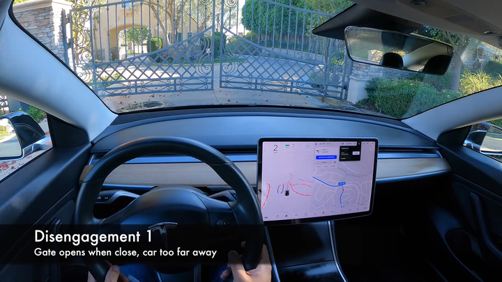 《Autopilot》FSD初探28－路口轉彎碰上三角錐／鐵門辨識變化