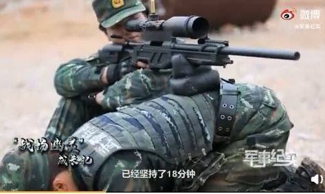 蚯蚓爬滿身!解放軍女兵「訓練定力」!中國網友直呼敬佩