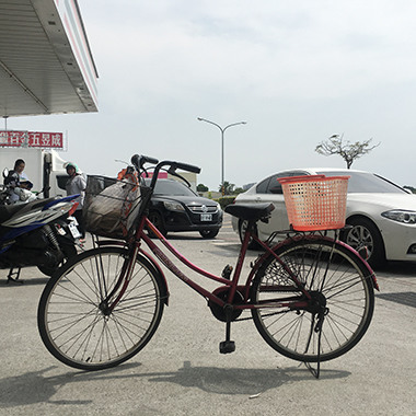 散落在街頭巷尾的車子們