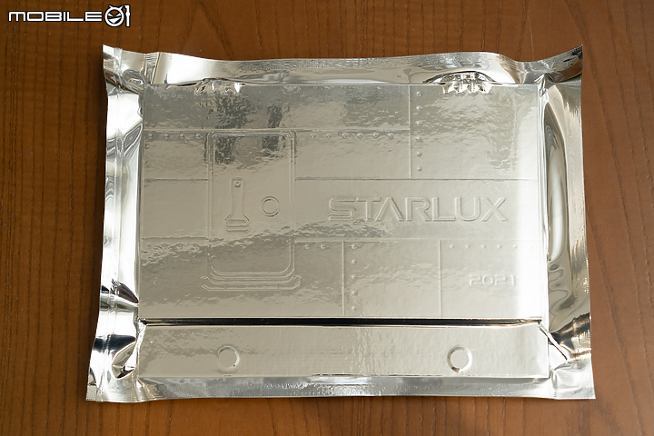 歡迎登機！ STARLUX 星宇航空 2021 桌曆 「初始號」開箱！
