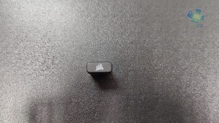 【小宅開箱】 Corsair Katar Pro Wireless 無線電競滑鼠 上手輕量快艇到港！