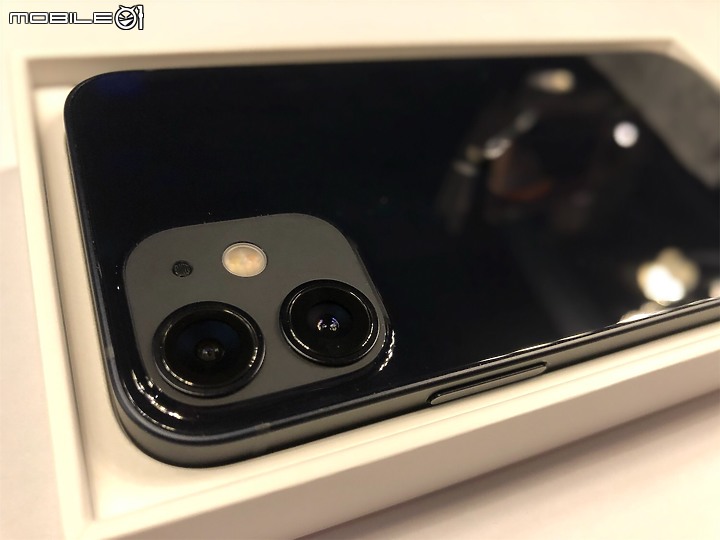 今日開箱iPhone 12 Mini 256G 黑