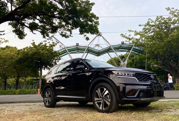 KIA SORENTO AWD 旗艦版微熱血『玩命光頭大叔』半日試駕體驗