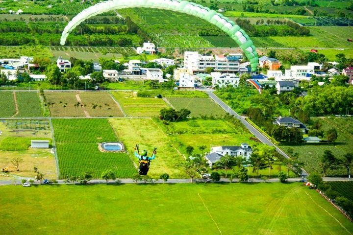 搭末班車「藍皮普快」騎遊台東鹿野