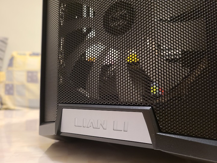 [風行無阻] LIANLI 聯力 Lancool 215 E-ATX機殼 兼具散熱&防塵&顏值的平價選擇