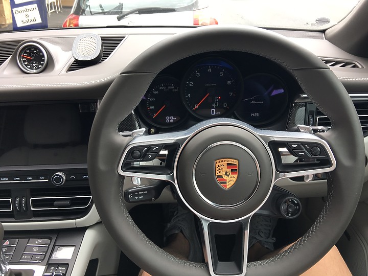 UX 200 F Sport