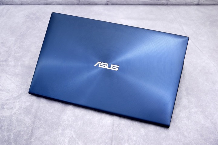 雙螢幕蹦出新滋味 ASUS ZenBook 15 UX534FTC