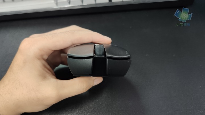 【小宅開箱】 Corsair Katar Pro Wireless 無線電競滑鼠 上手輕量快艇到港！
