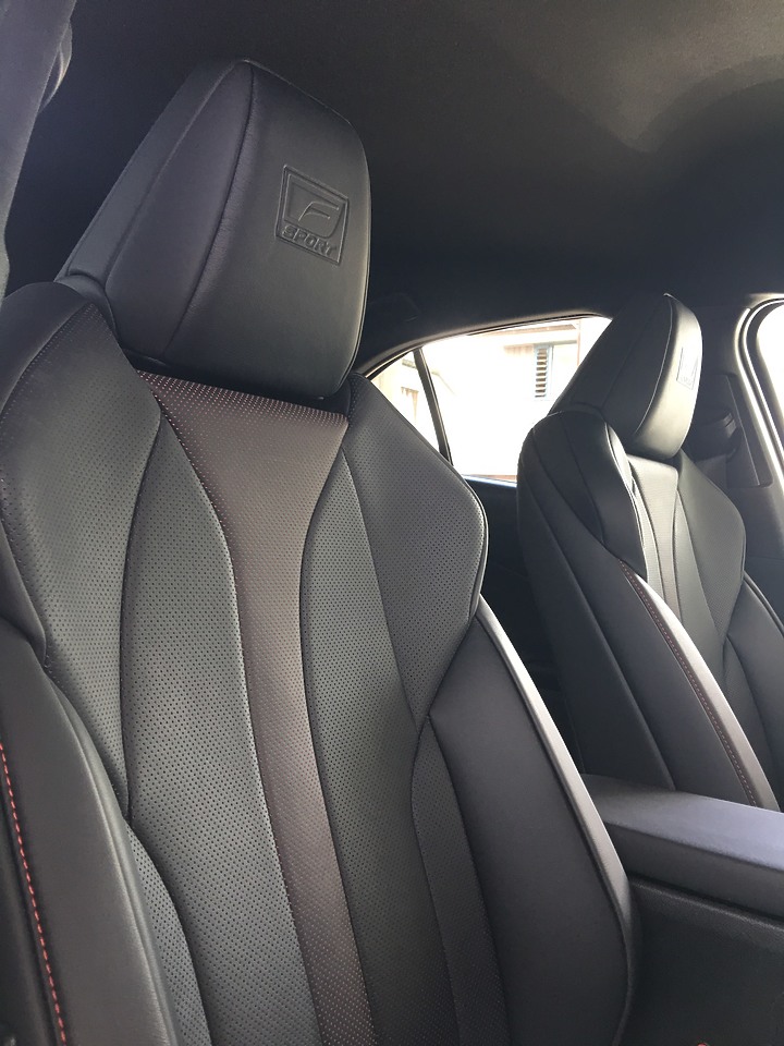 UX 200 F Sport